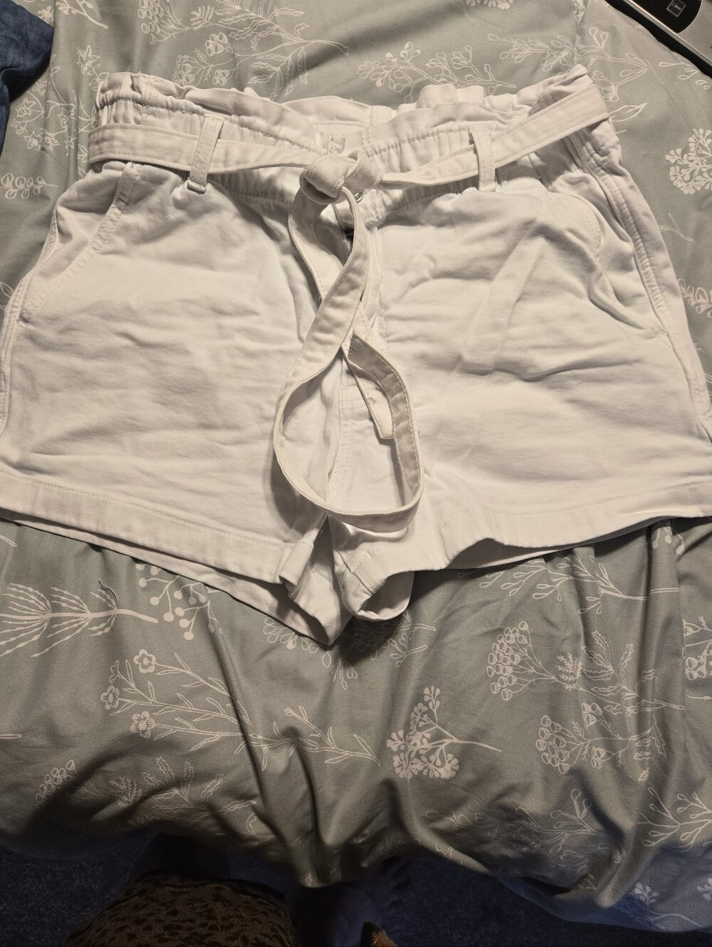 American Eagle Outfitters Stretch White High-Waist Tie-Belt Women’s Shorts